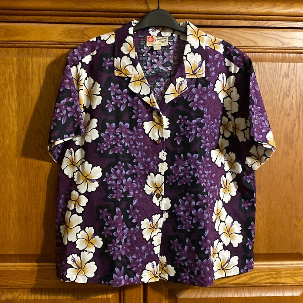 Hilo Hatties Hawaiian Shirt.